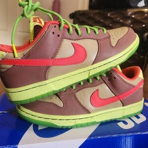 Nike SB Dunk Low Toxic Sea Robbin Size 7M 8.5W